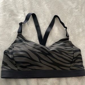 Old Navy Active Powersoft Medium Support Sports Bra with Adjustable straps.